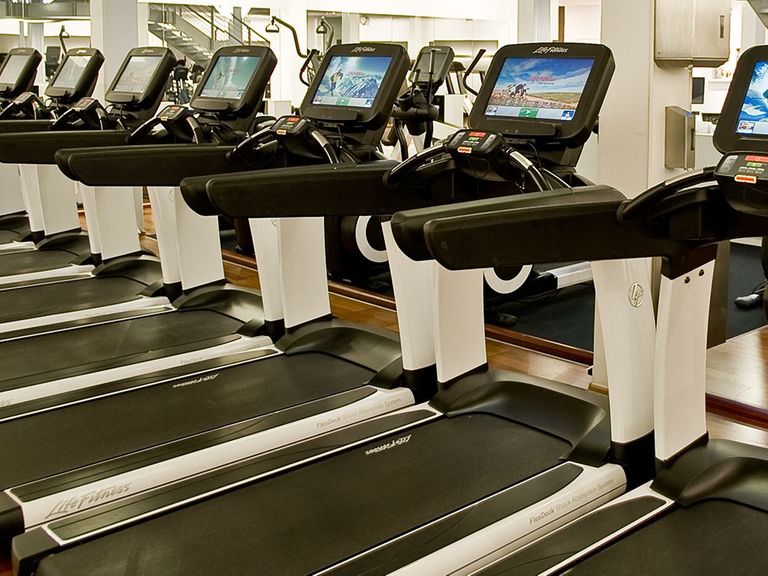 gym-munich-feat-elevation-series-treadmills-in-diamondwhite-l